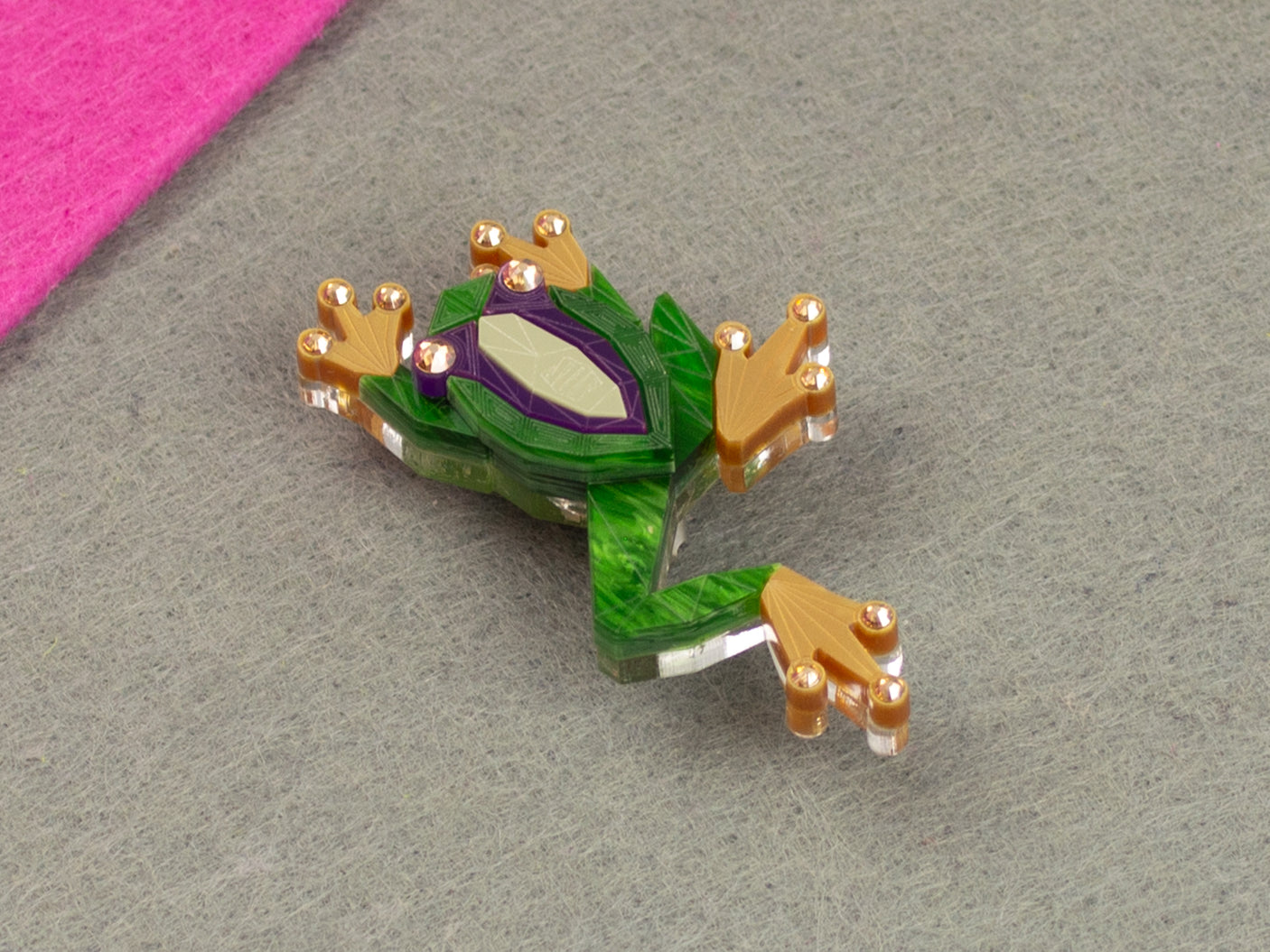 Tree Frog Brooch - King Cobra